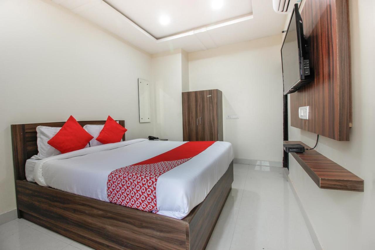 Hôtel Oyo 66942 Venus Residency à Lalaguda Extérieur photo